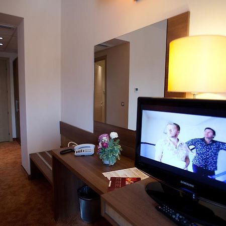 Top Rooms Aparthotel Boekarest Buitenkant foto