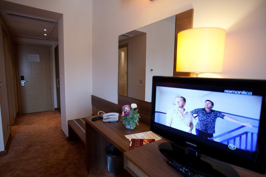 Top Rooms Aparthotel Boekarest Buitenkant foto